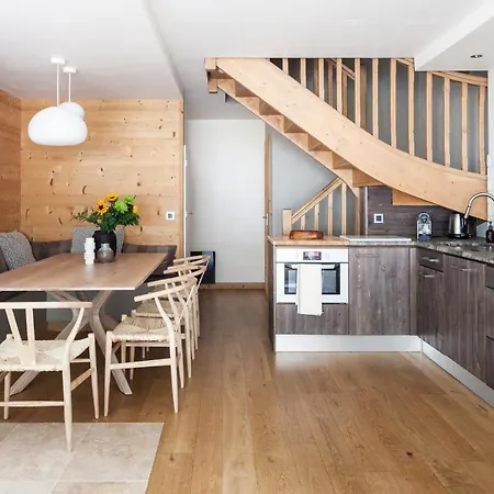 Grand Duplex With Sauna And View 아파트 *